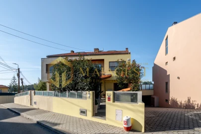 Moradia T5 para Venda em Serzedo e Perosinho