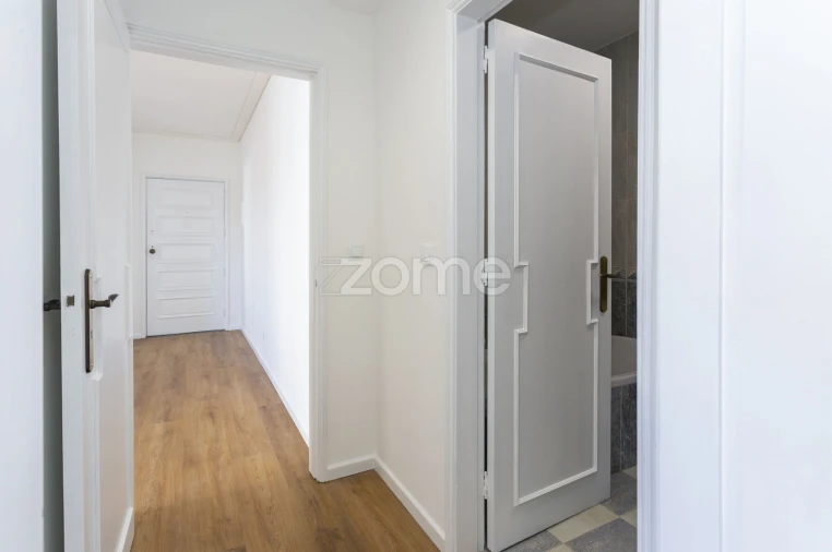 Apartamento T1 para Venda em Oliveira do Douro Foto 12