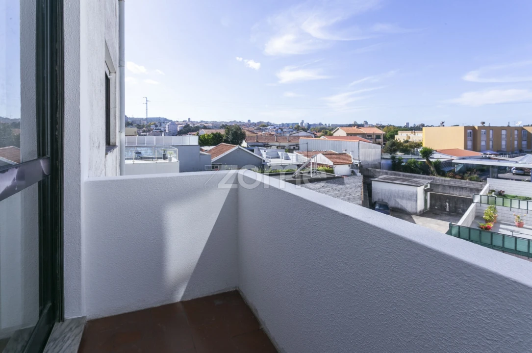 Apartamento T1 para Venda em Oliveira do Douro Foto 4