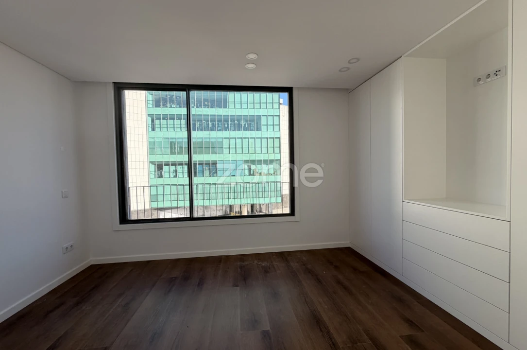 Apartamento T2 para Venda em Mafamude e Vilar do Paraíso Foto 30