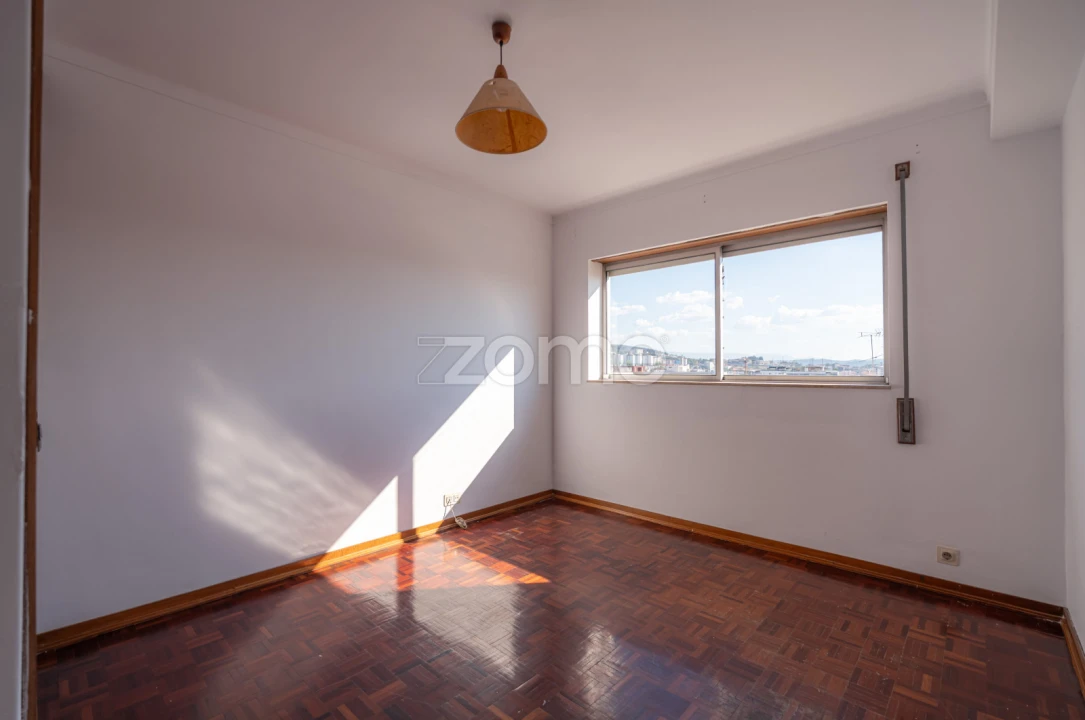 Apartamento T2 para Venda em Santo Antonio dos Olivais Foto 16