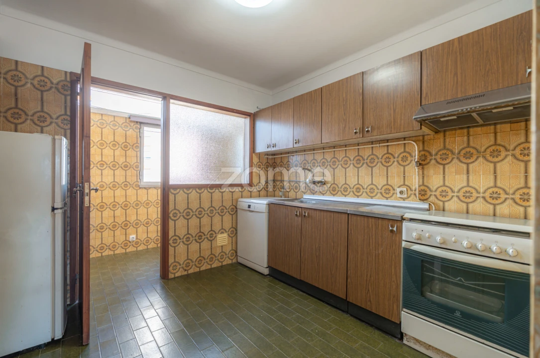 Apartamento T2 para Venda em Santo Antonio dos Olivais Foto 6