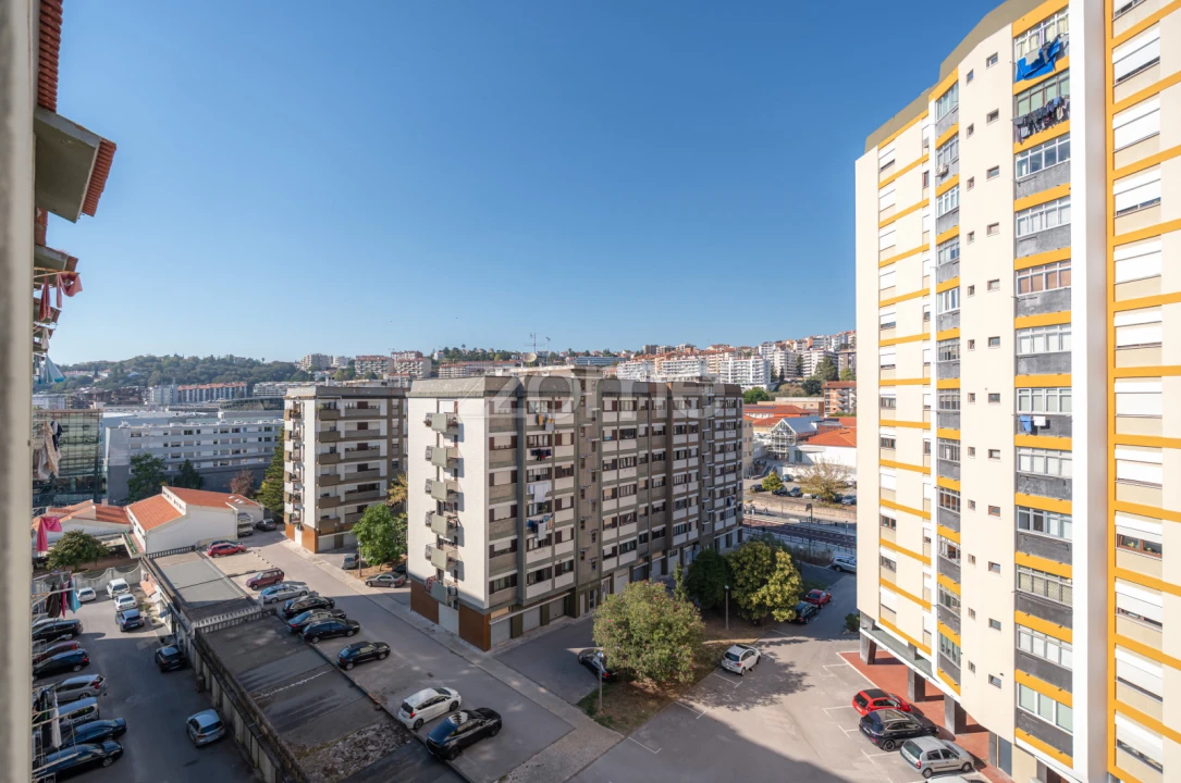 Apartamento T2 para Venda em Santo Antonio dos Olivais Foto 1
