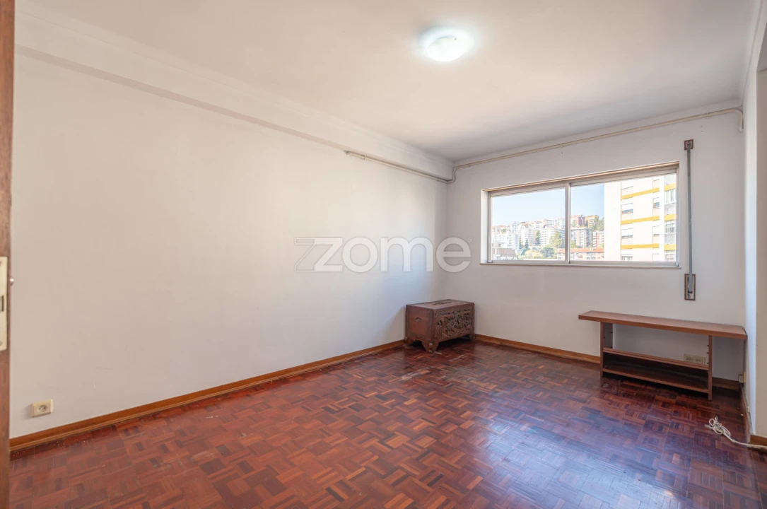 Apartamento T2 para Venda em Santo Antonio dos Olivais Foto 3