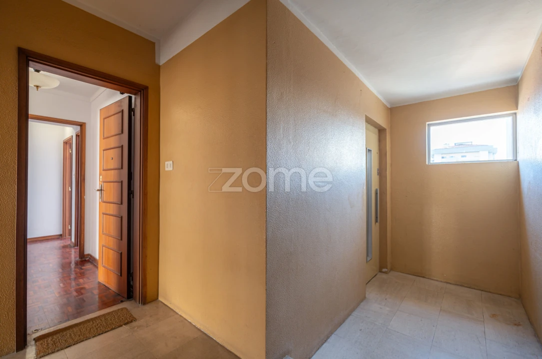 Apartamento T2 para Venda em Santo Antonio dos Olivais Foto 21