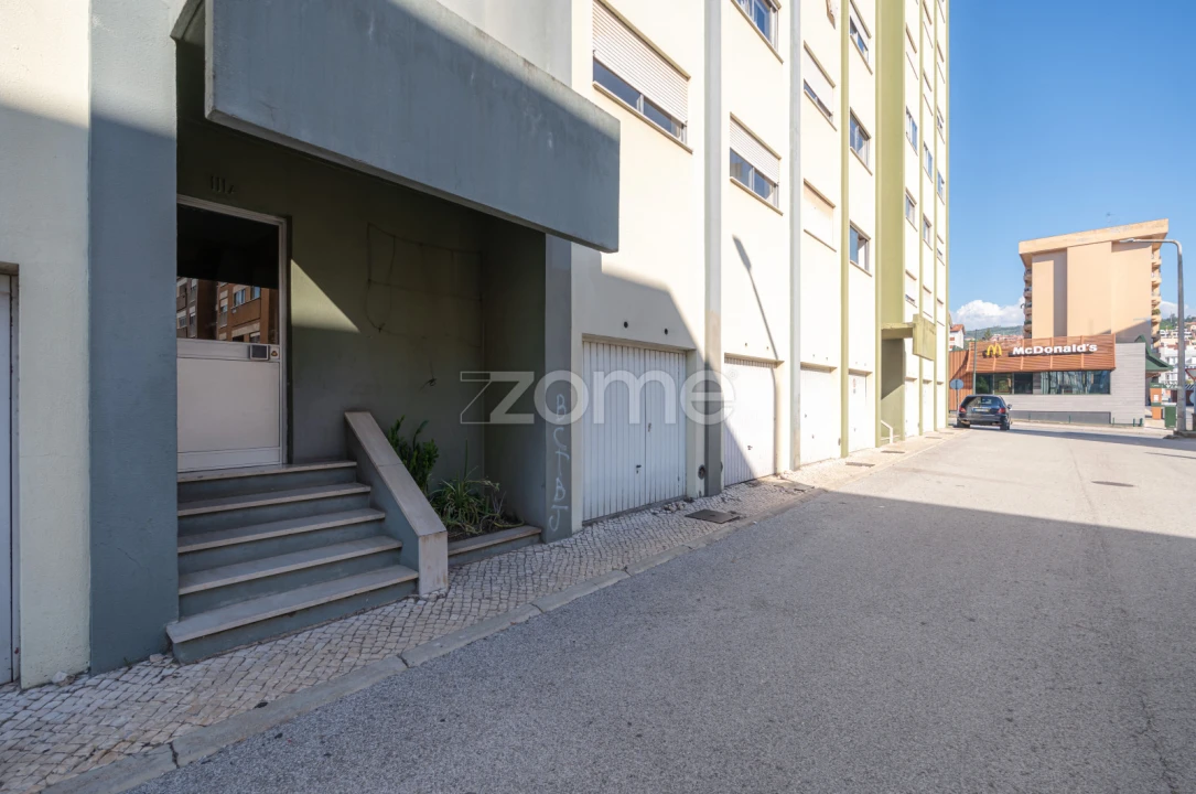 Apartamento T2 para Venda em Santo Antonio dos Olivais Foto 23