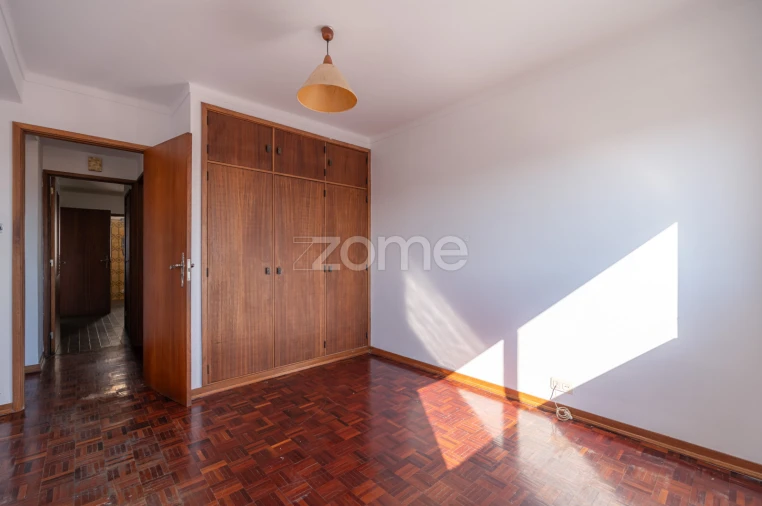 Apartamento T2 para Venda em Santo Antonio dos Olivais Foto 17