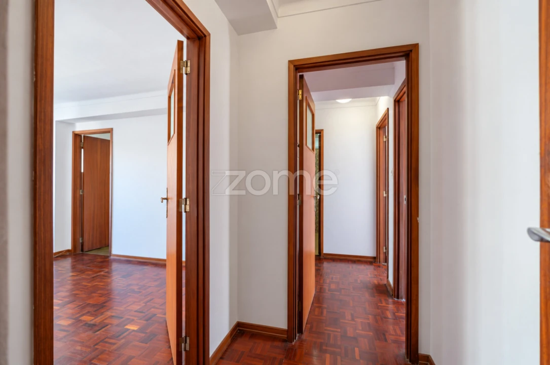 Apartamento T2 para Venda em Santo Antonio dos Olivais Foto 2