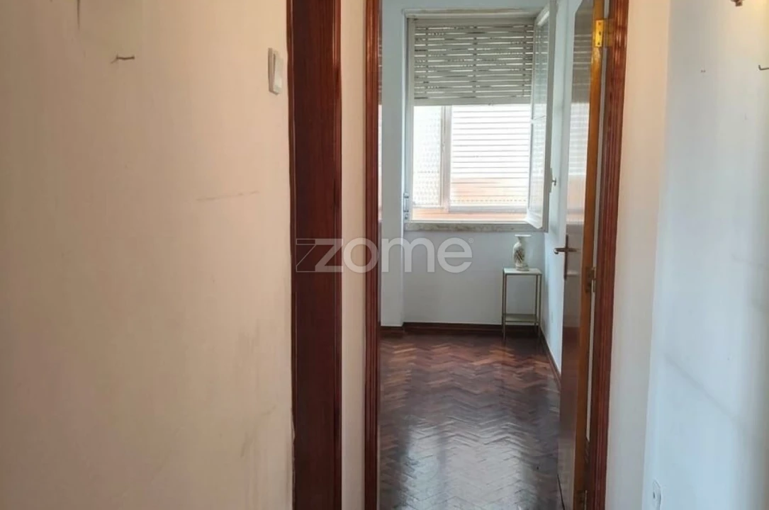Apartamento T2 para Venda em Alvalade Foto 3