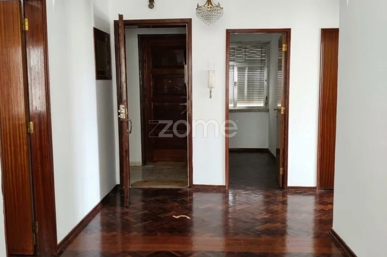 Apartamento T2 para Venda em Alvalade Foto 2