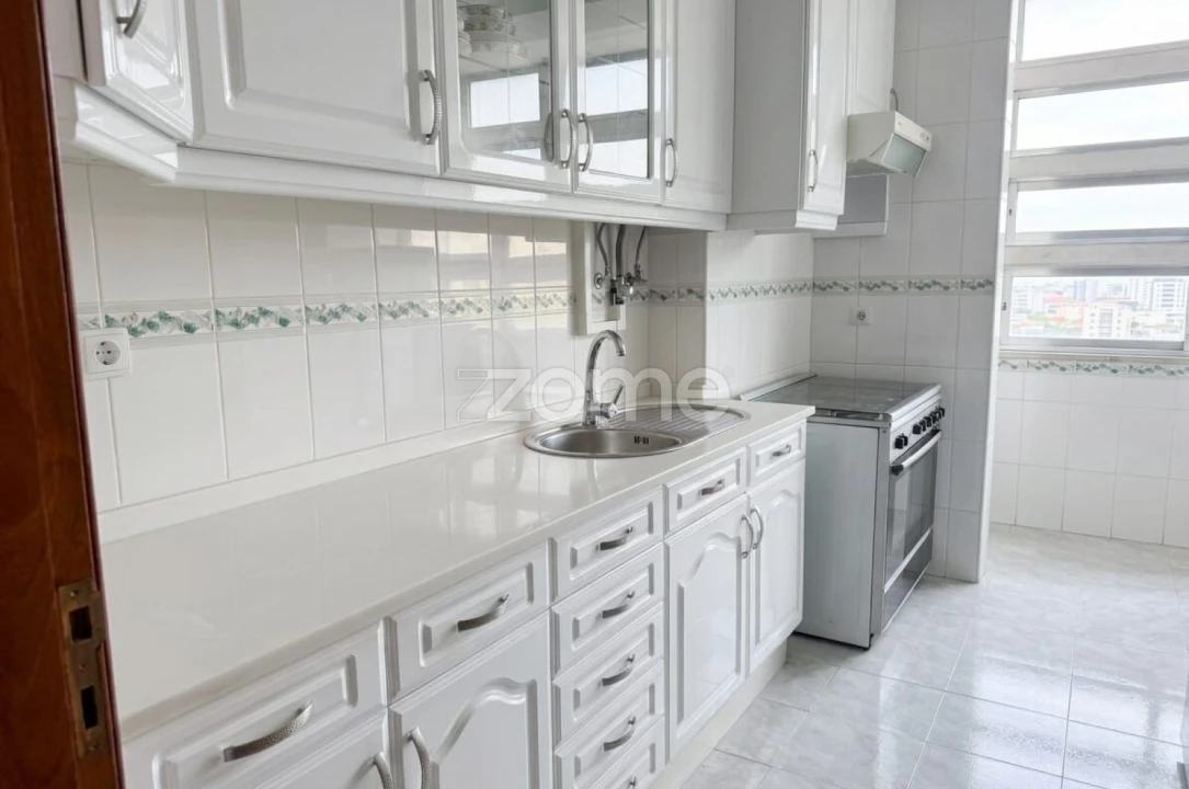 Apartamento T2 para Venda em Alvalade Foto 5