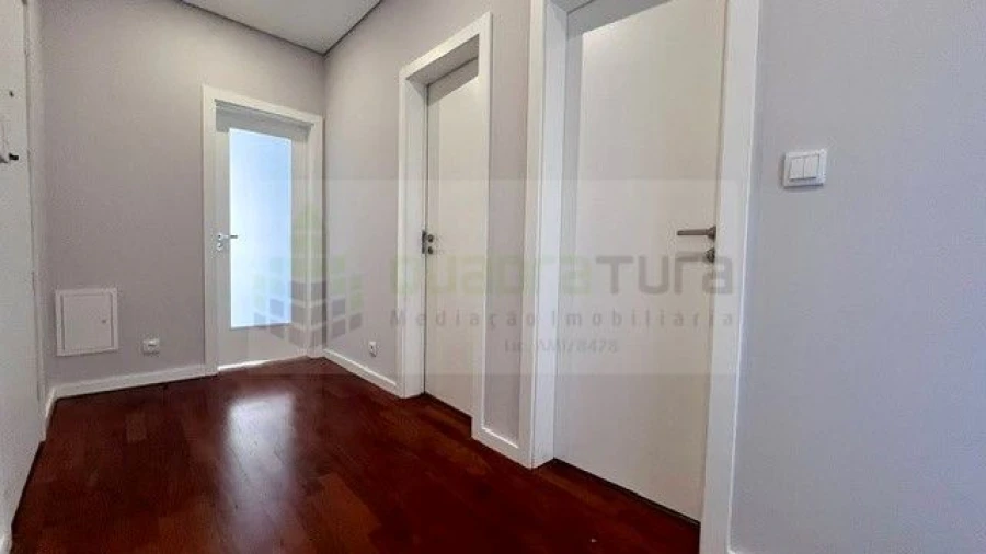 Apartamento T2 para Venda em Cedofeita, Santo Ildefonso, Sé, Miragaia, São Nicolau e Vitória Foto 4