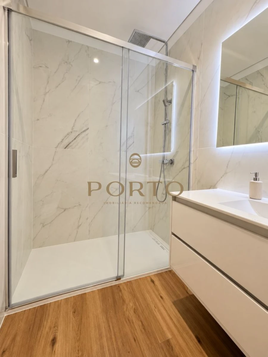 Apartamento T3 para Venda em Oliveira do Douro Foto 17