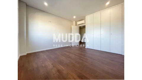 Apartamento T4 para Venda em O. Azeméis, Riba-Ul, Ul, Macinhata Seixa, Madail