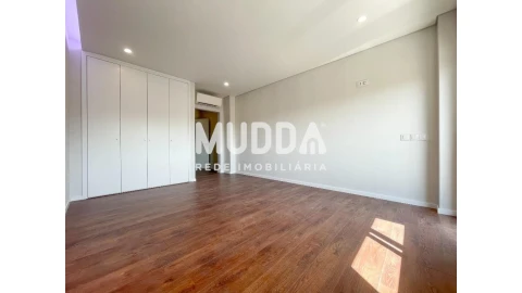 Apartamento T4 para Venda em O. Azeméis, Riba-Ul, Ul, Macinhata Seixa, Madail