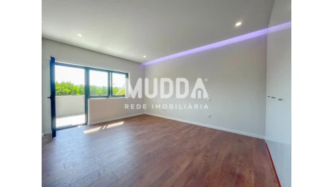 Apartamento T4 para Venda em O. Azeméis, Riba-Ul, Ul, Macinhata Seixa, Madail