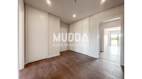 Apartamento T4 para Venda em O. Azeméis, Riba-Ul, Ul, Macinhata Seixa, Madail