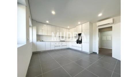 Apartamento T4 para Venda em O. Azeméis, Riba-Ul, Ul, Macinhata Seixa, Madail