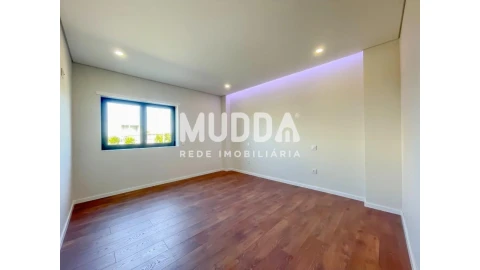 Apartamento T4 para Venda em O. Azeméis, Riba-Ul, Ul, Macinhata Seixa, Madail