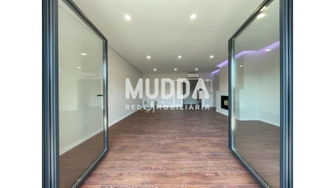 Apartamento T4 para Venda em O. Azeméis, Riba-Ul, Ul, Macinhata Seixa, Madail