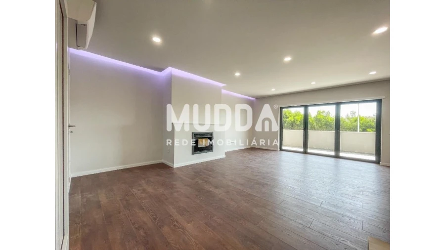 Apartamento T4 para Venda em O. Azeméis, Riba-Ul, Ul, Macinhata Seixa, Madail Foto 1