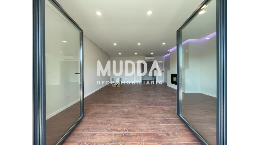 Apartamento T4 para Venda em O. Azeméis, Riba-Ul, Ul, Macinhata Seixa, Madail Foto 3