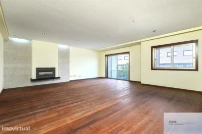 Moradia T4 para Venda em Mafamude e Vilar do Paraíso