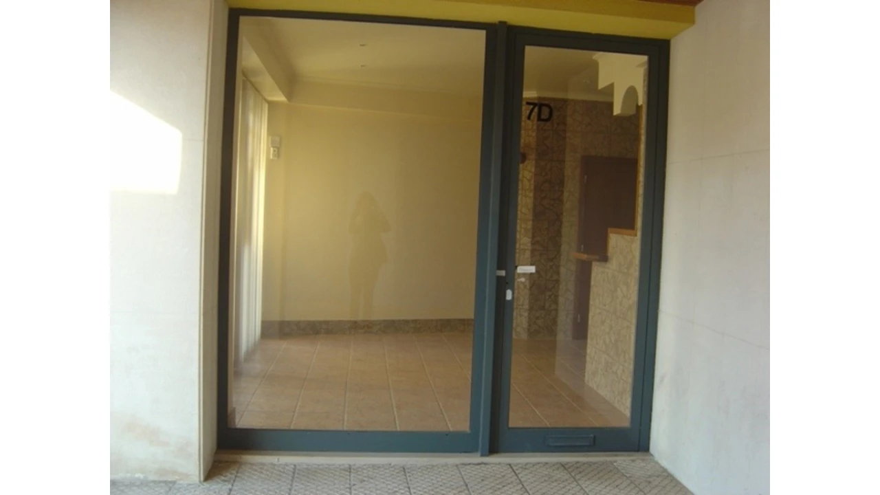 Loja para Venda em Oeiras e São Julião da Barra, Paço de Arcos e Caxias Foto 3