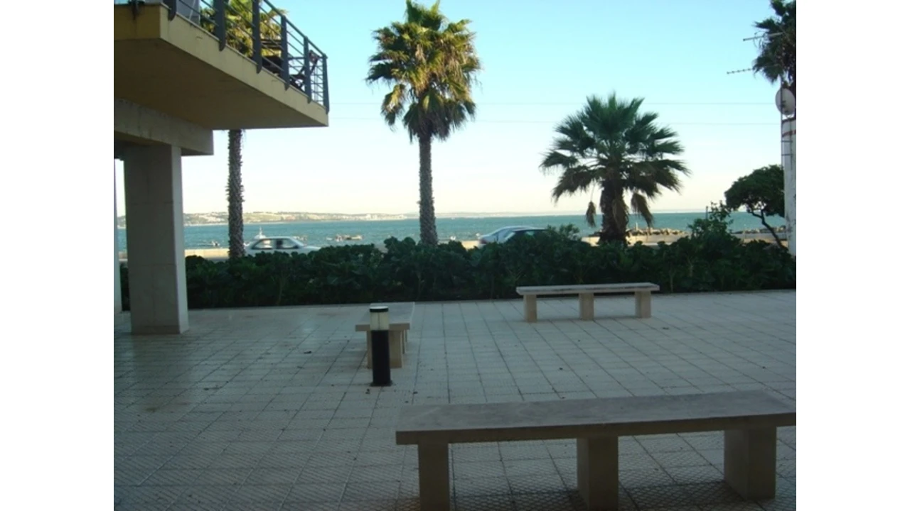 Loja para Venda em Oeiras e São Julião da Barra, Paço de Arcos e Caxias Foto 1