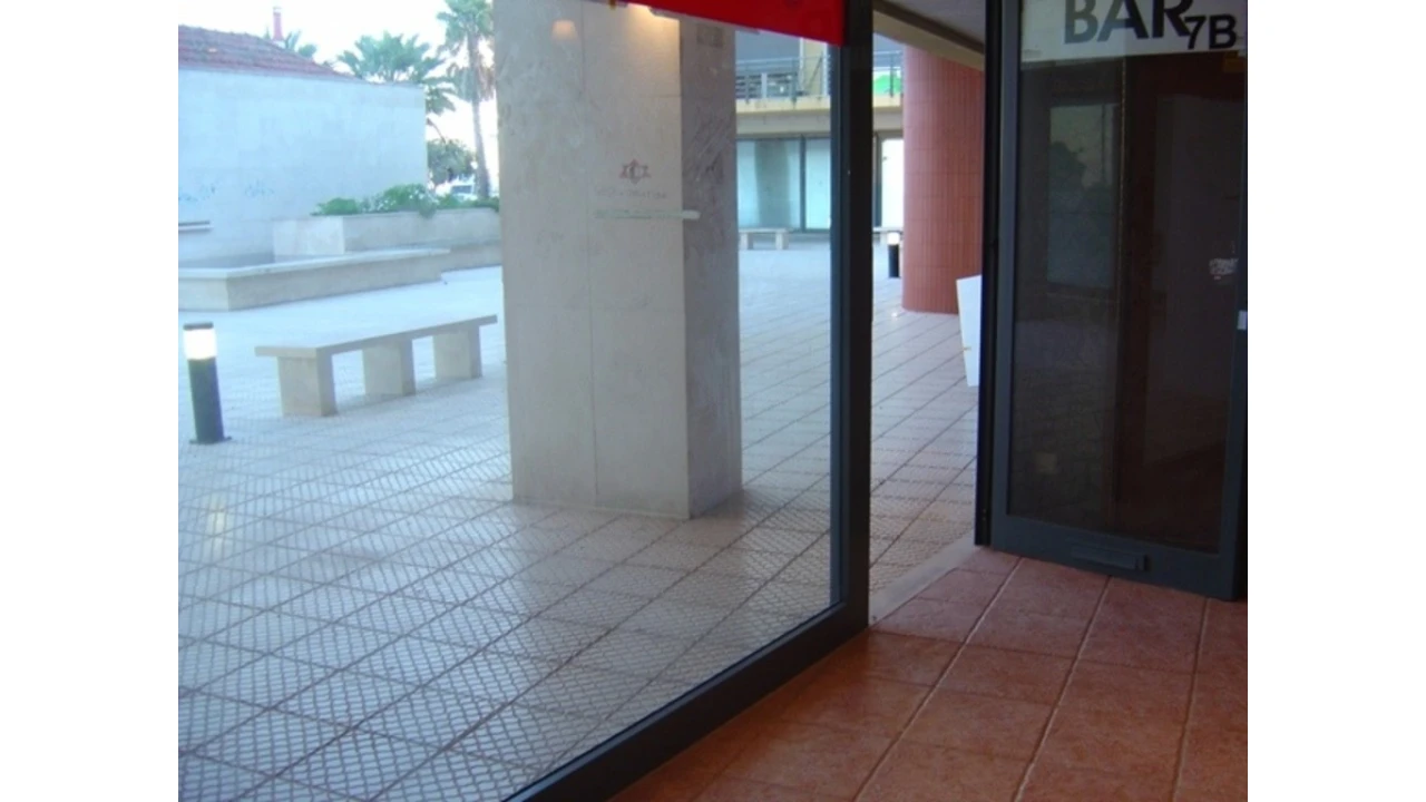 Loja para Venda em Oeiras e São Julião da Barra, Paço de Arcos e Caxias Foto 2