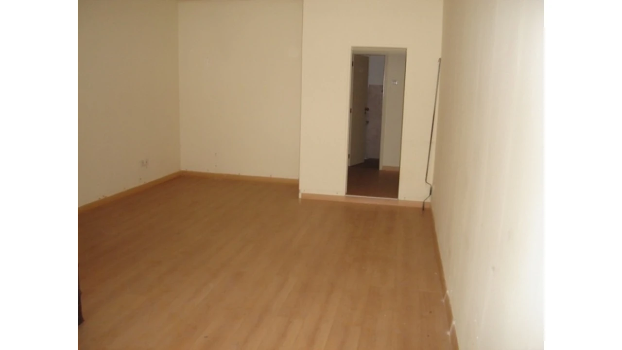 Loja para Venda em Almada, Cova da Piedade, Pragal e Cacilhas Foto 1