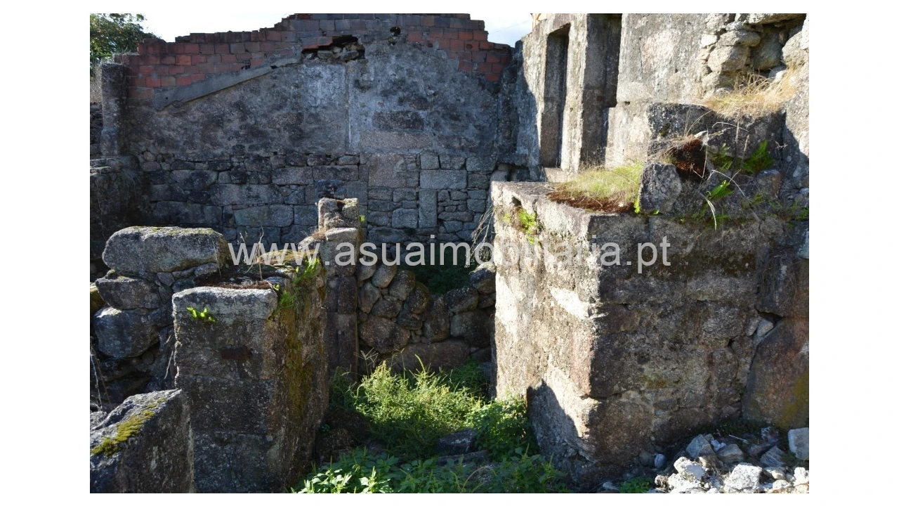 Moradia para Venda em Bouro (Santa Maria) Foto 8