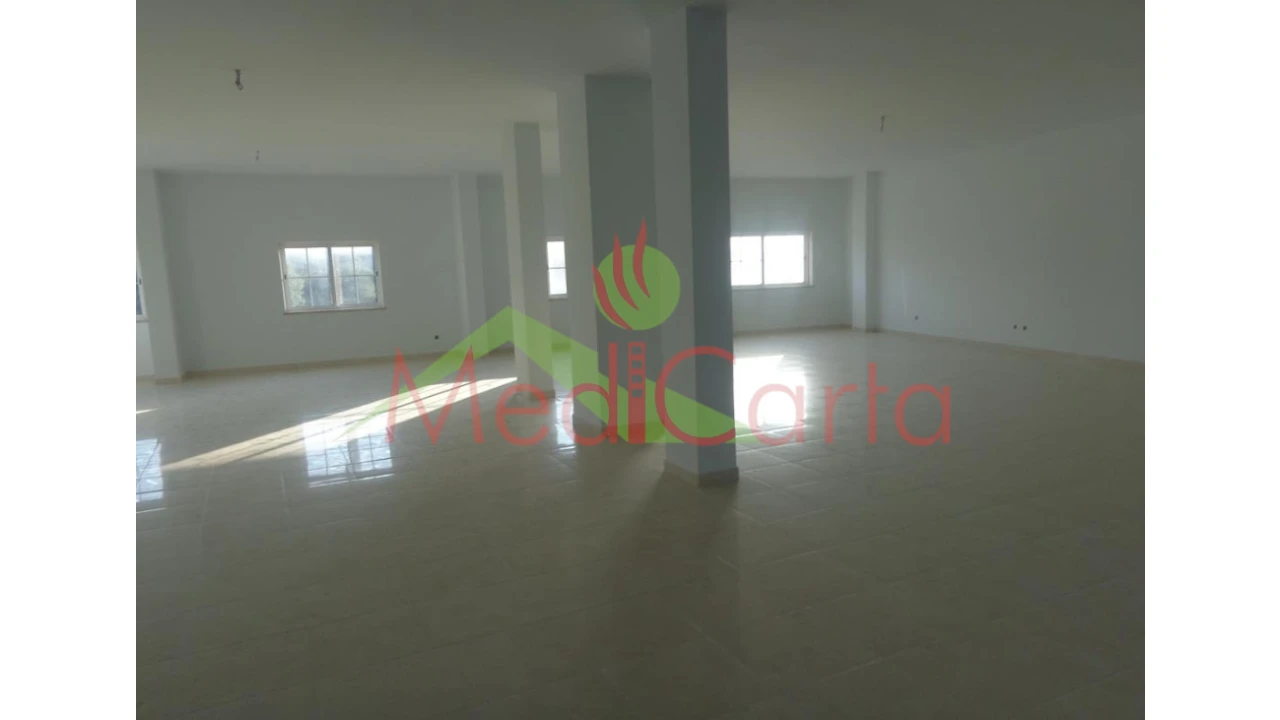 Loja para Venda em Cartaxo e Vale da Pinta Foto 1