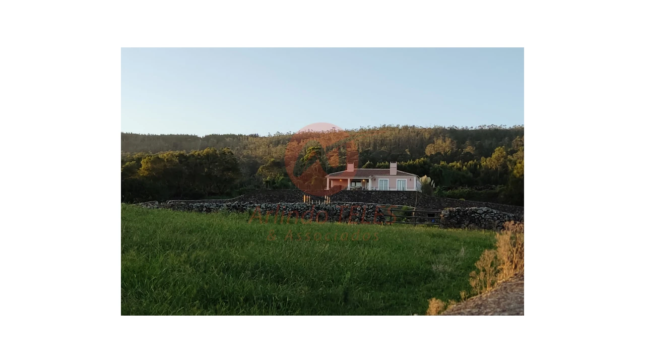 Moradia T3 para Venda em Terra Chã Foto 18