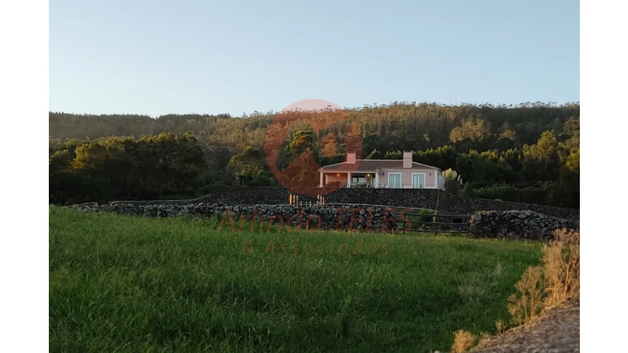 Moradia T3 para Venda em Terra Chã Foto 18