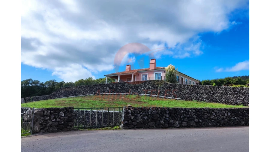 Moradia T3 para Venda em Terra Chã Foto 6