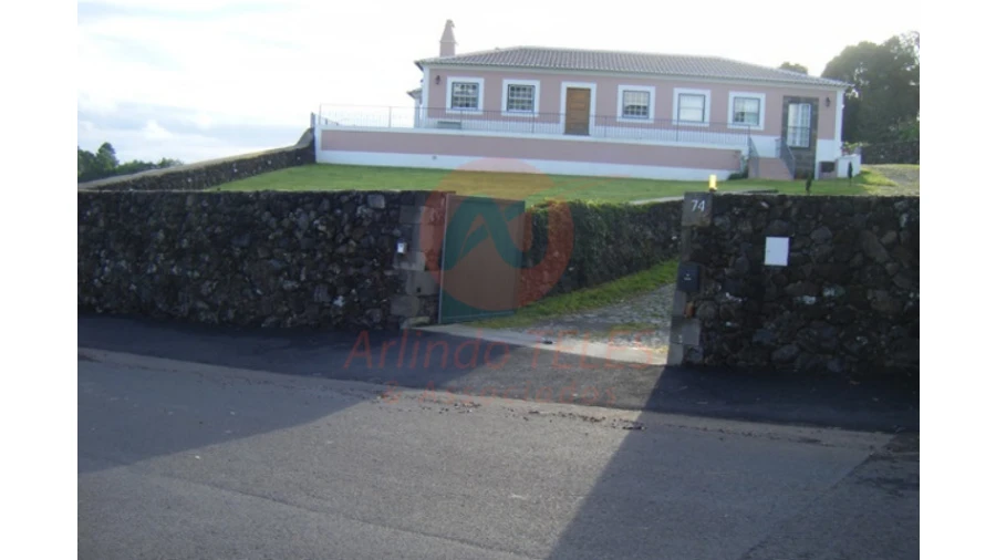 Moradia T3 para Venda em Terra Chã Foto 12