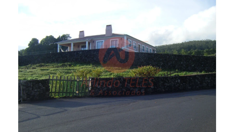 Moradia T3 para Venda em Terra Chã Foto 10