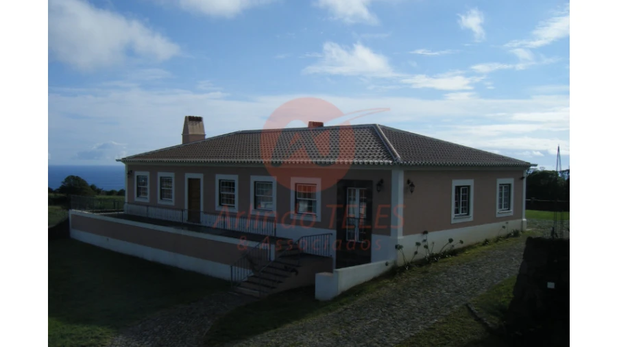 Moradia T3 para Venda em Terra Chã Foto 8