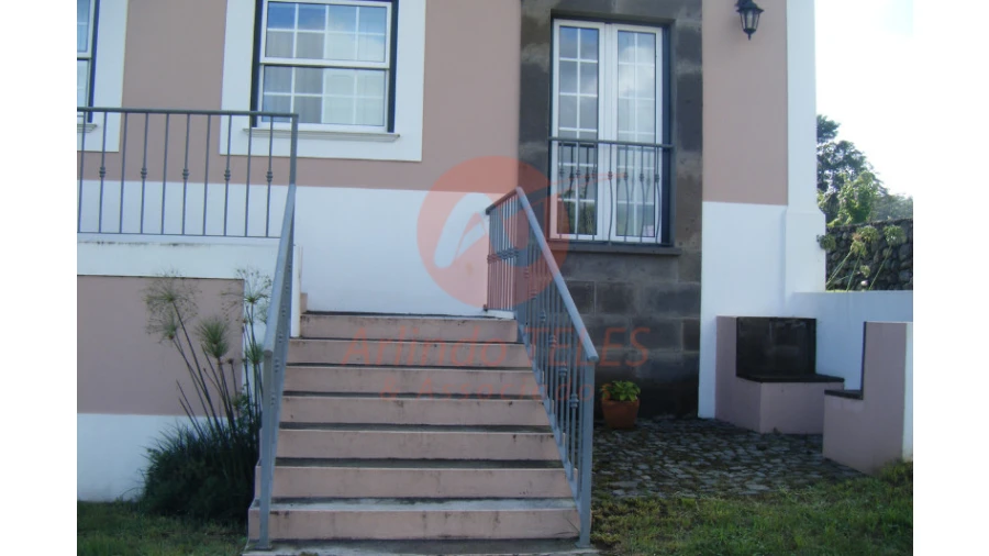 Moradia T3 para Venda em Terra Chã Foto 9