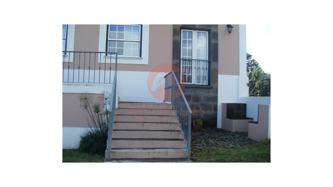 Moradia T3 para Venda em Terra Chã Foto 9