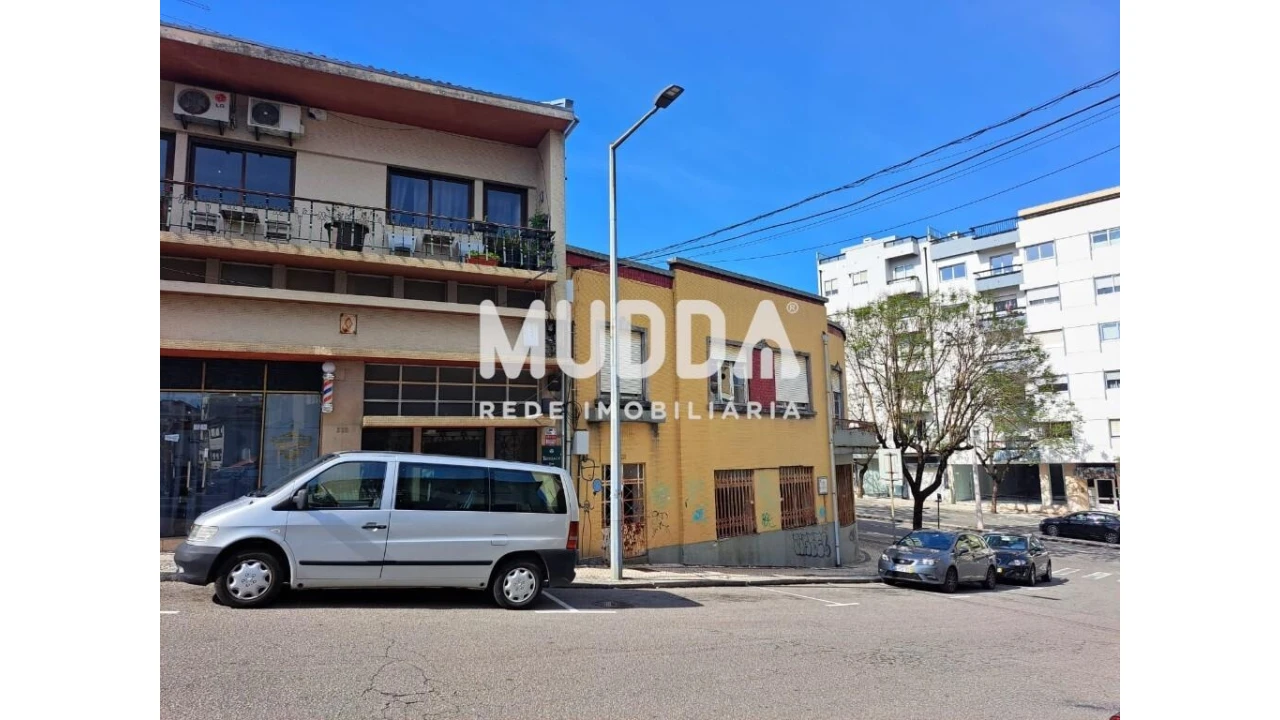 Prédio para Venda em São João da Madeira Foto 7
