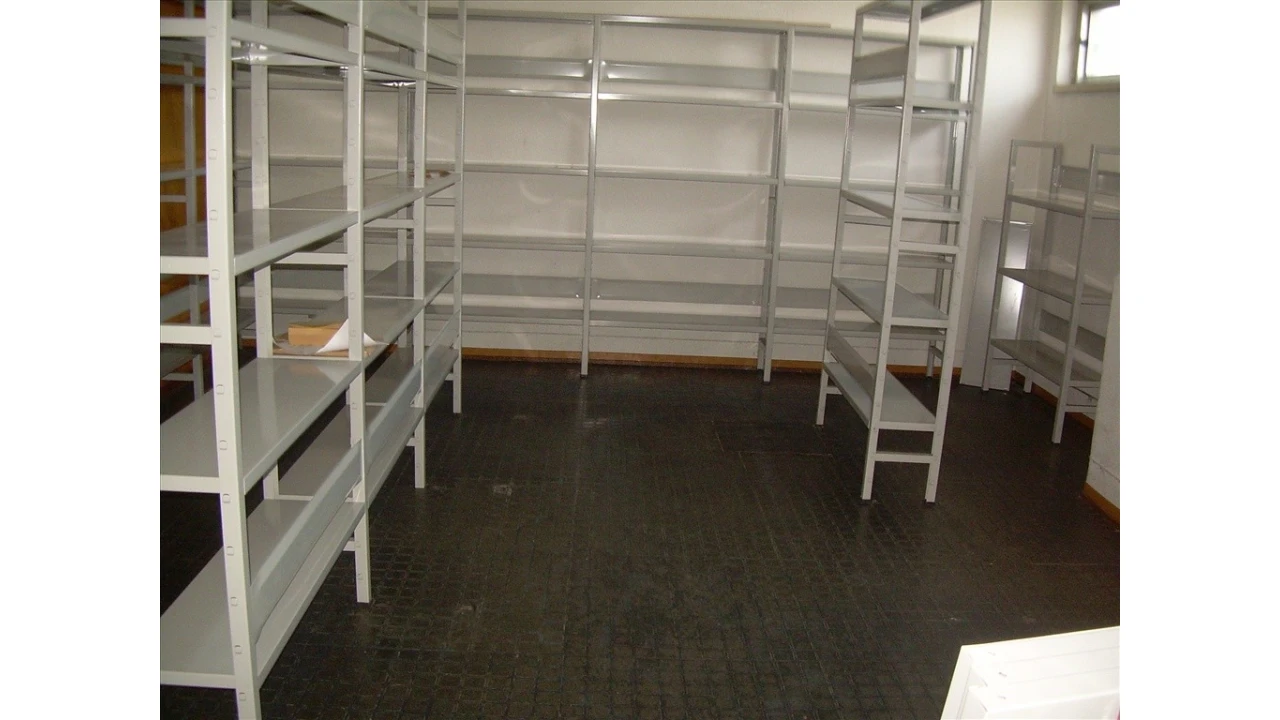 Loja para Venda em Almada, Cova da Piedade, Pragal e Cacilhas Foto 9