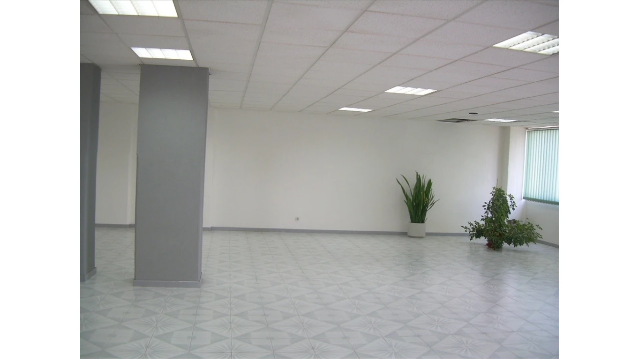 Loja para Venda em Almada, Cova da Piedade, Pragal e Cacilhas Foto 1