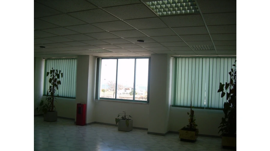 Loja para Venda em Almada, Cova da Piedade, Pragal e Cacilhas Foto 2