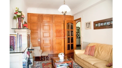 Apartamento T6 para Venda em Póvoa de Varzim, Beiriz e Argivai