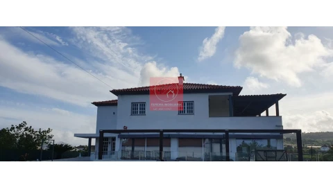 Moradia T3 para Venda em Mazarefes e Vila Fria