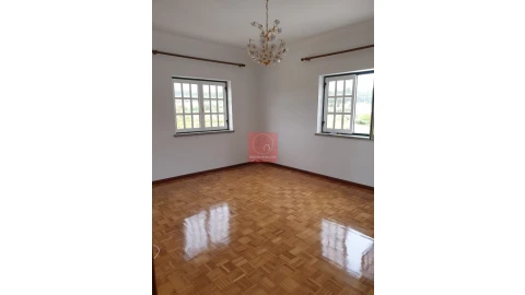 Moradia T3 para Venda em Mazarefes e Vila Fria