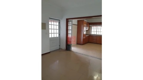 Moradia T3 para Venda em Mazarefes e Vila Fria