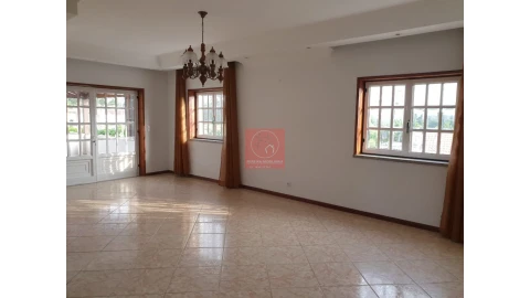 Moradia T3 para Venda em Mazarefes e Vila Fria